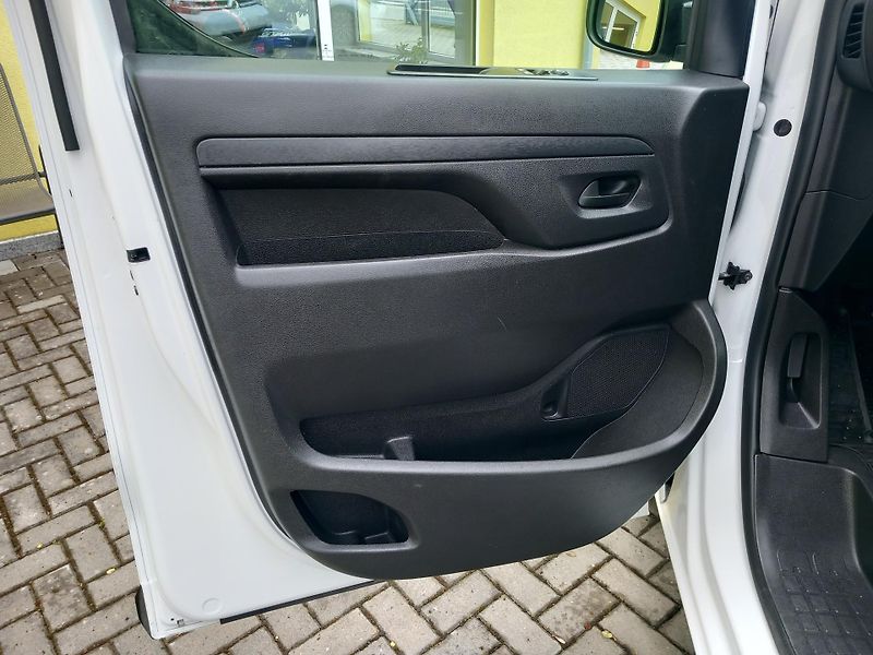 Citroën Jumpy (2023) 1,5HDi 1.MAJ POUZE 46t.KM! DPH - fotka 12 z 36