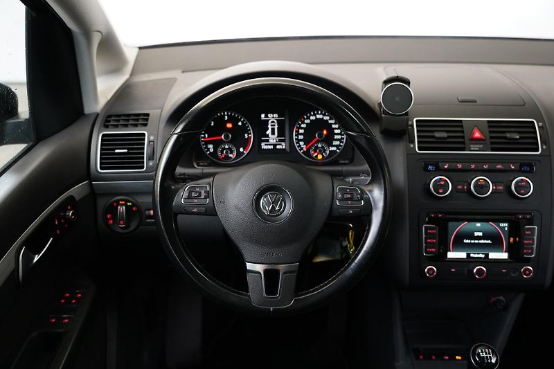 Volkswagen Touran - fotka 18 z 24