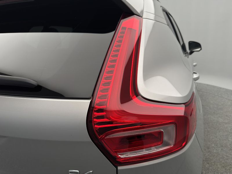 Volvo XC40 B4 DARK PLUS AUT CZ 1.maj - fotka 23 z 46
