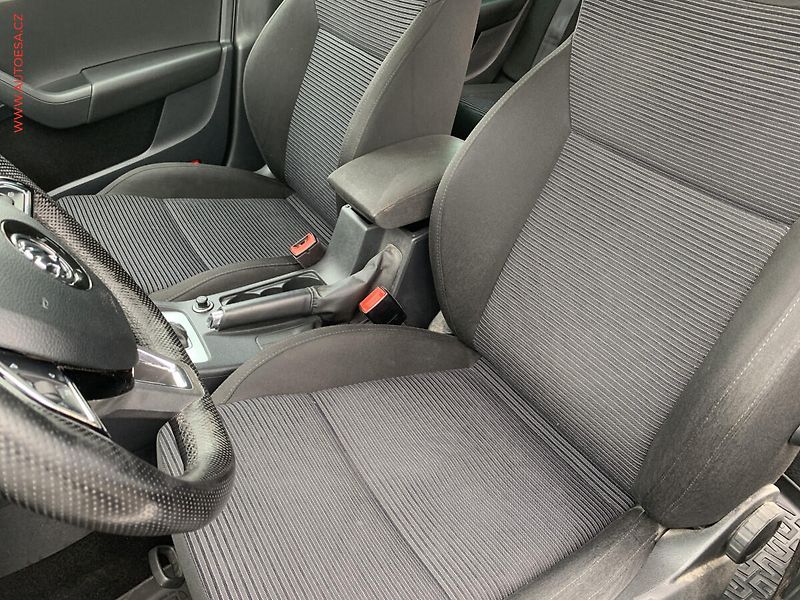 Škoda Octavia (2015) 1.6 TDi, ČR, DSG, panor - fotka 9 z 21