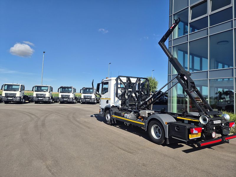 MAN TGL TRAKTOR NOSIČ KONTEJNERU - fotka 4 z 26