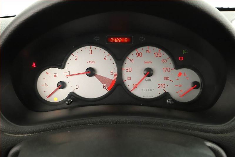 Peugeot 206 (2006) 1.6 HDi, po STK, Tažné, Klima - fotka 8 z 12