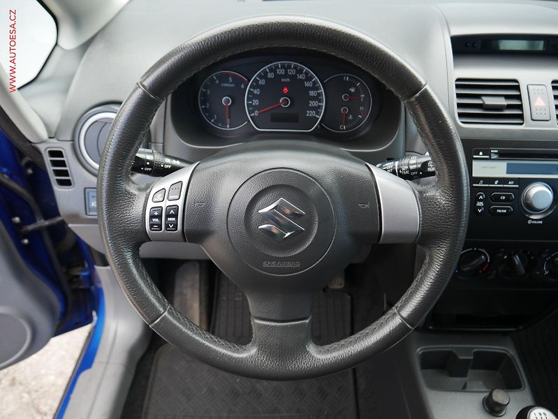 Suzuki SX4 (2008) 1.9DDiS 4x4, ČR, AC, park - fotka 14 z 18