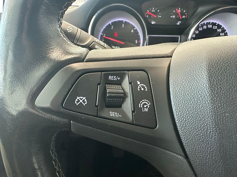 Opel Astra 1,5 CDTi, 1.majitel, Full LED - fotka 16 z 18