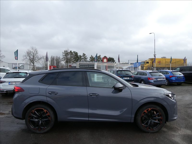 Cupra Terramar 2,0 VZ 2.0 TSi 195kW DSG 4WD - fotka 12 z 45