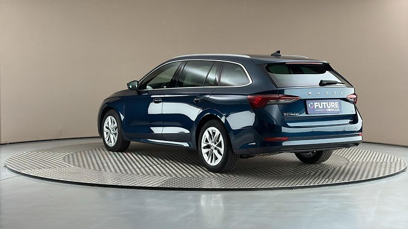 Škoda Octavia 2.0 TSI DSG 4x4 Style Combi - fotka 2 z 27
