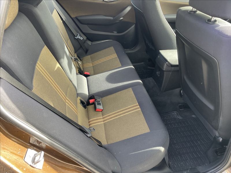 BMW X1 2,0 d X-Drive 130kw Xenon Klim - fotka 11 z 32