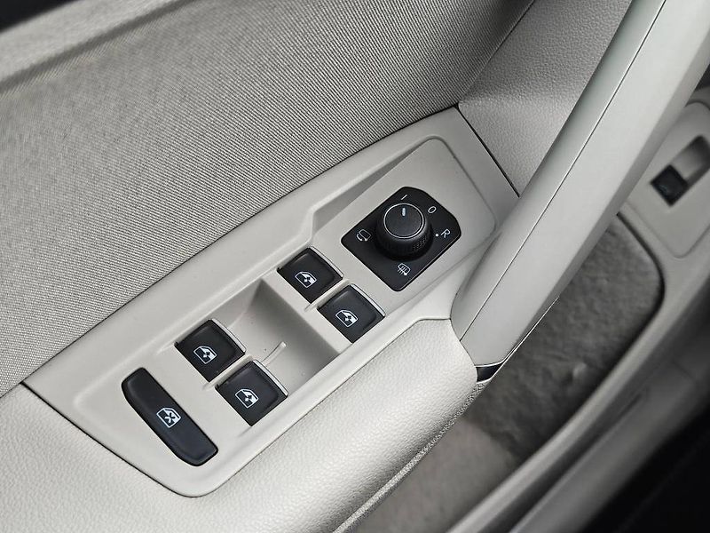 Volkswagen Tiguan R-Line Highline 4Motion DSG 2, - fotka 25 z 30