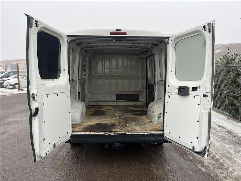 Fiat Ducato 2.2 JTD L1H1 NOVÉ PNEU VSTŘIKY - fotka 20 z 26