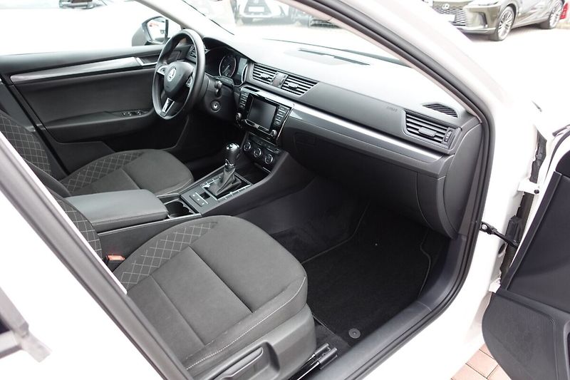 Škoda Superb 1.4 TSI 110kW Active Combi DSG - fotka 11 z 26