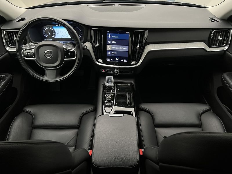 Volvo V60 T6 AWD RECHARGE INSCRIPTION - fotka 2 z 47