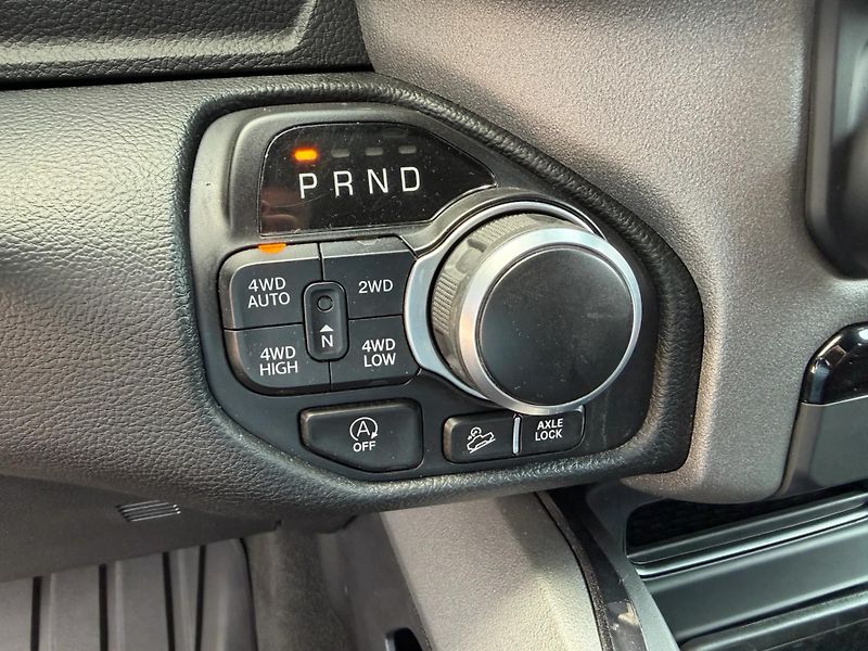 Dodge RAM (2022) +BUILT TO SERVE+AXLE LOCK+ - fotka 19 z 22
