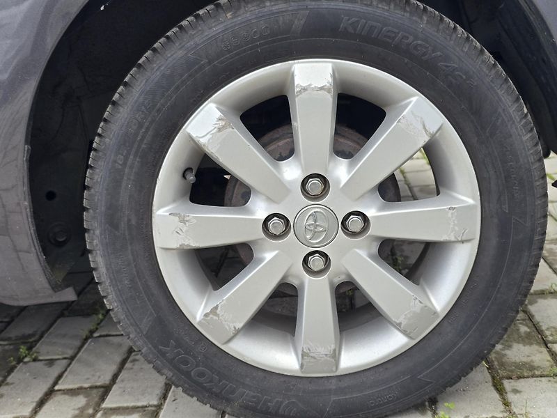 Toyota Yaris 1,3 VVT-i - fotka 15 z 23
