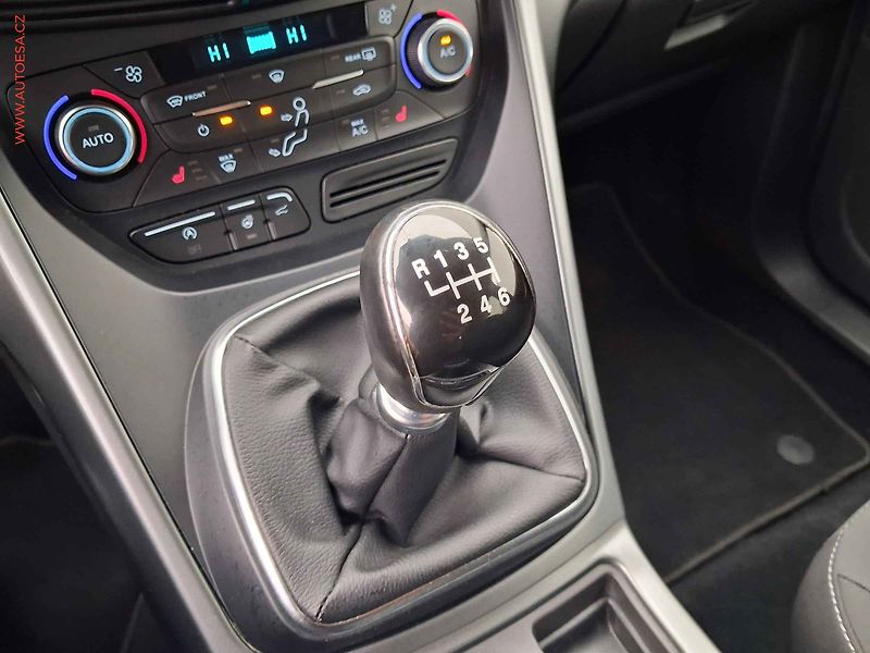 Ford Kuga (2018) 1.5EB, AC, výhřev sed. - fotka 15 z 17