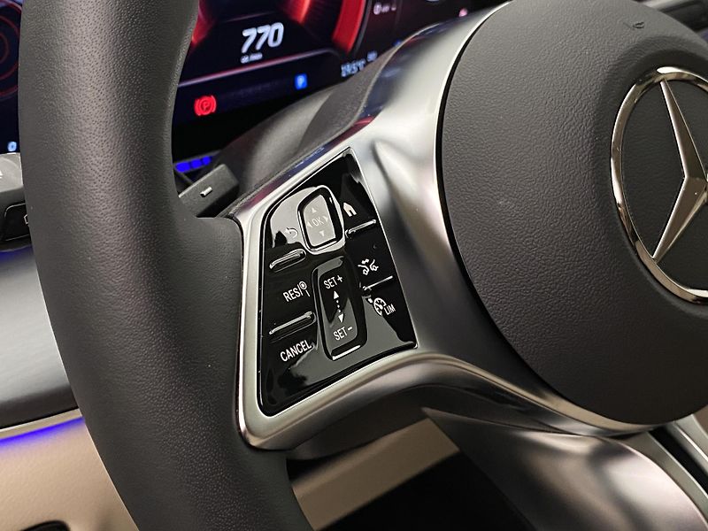 Mercedes-Benz Třídy V 300d AVANTGARDE 4MATIC AUT 7m - fotka 19 z 68