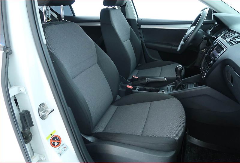 Škoda Octavia (2014) 1.2 TSI, Serv.kniha, Tempomat - fotka 9 z 17