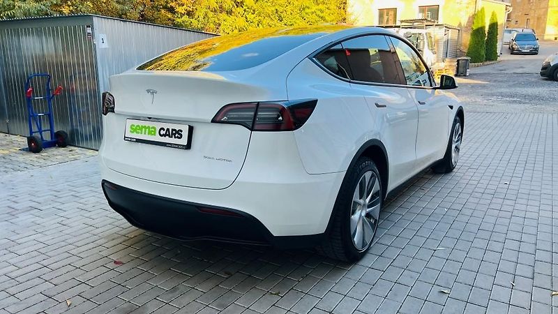 Tesla Model Y (2022) LR AWD Berlin Záruka SoH 93,4% - fotka 5 z 57
