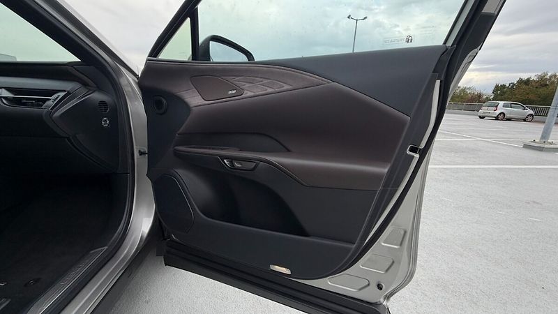Lexus RX 450h plus 450H+ 2,5 PHEV LUXURY PANORAMI - fotka 25 z 31