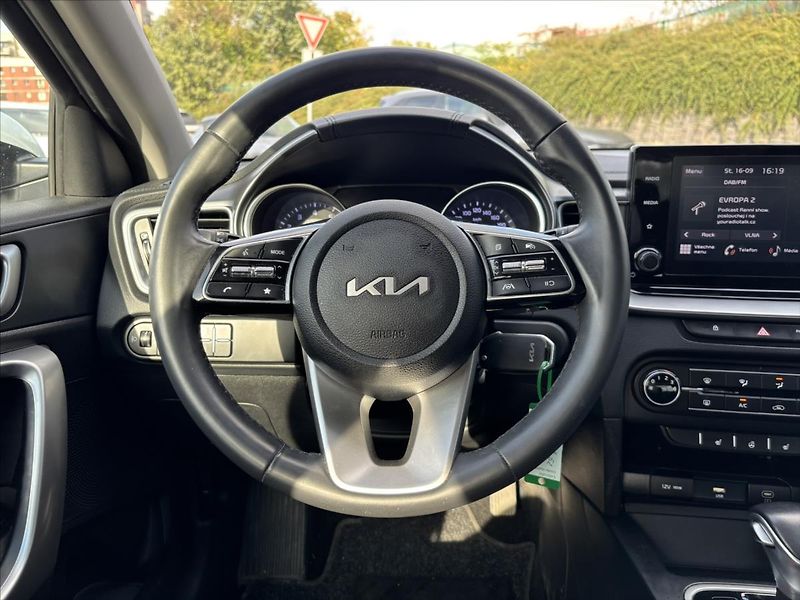 Kia Ceed 1,5 TGDi 118kW AT Spin ZÁRUKA - fotka 16 z 39