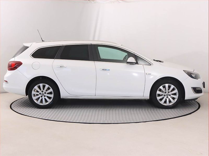 Opel Astra (2013) 1.7 CDTI, Serv.kniha, Tempomat - fotka 6 z 16