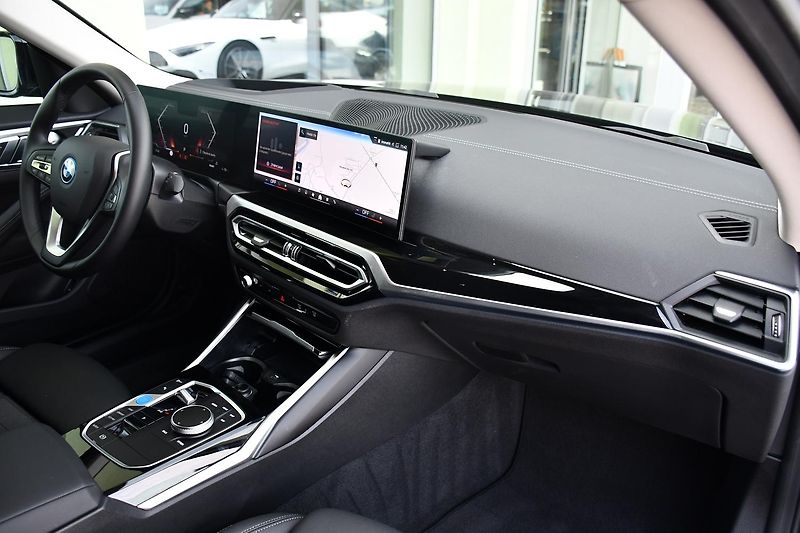 BMW i4 eDrive35 3L-ZÁRUKA  9tis.KM 1M - fotka 23 z 42