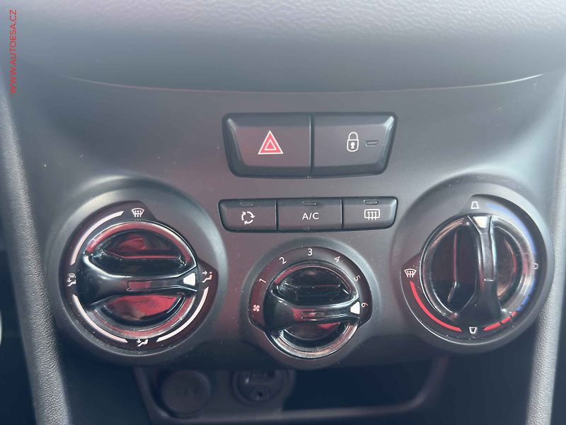 Peugeot 208 (2016) 1.6 HDi, ČR, AC, tempo, park - fotka 16 z 20