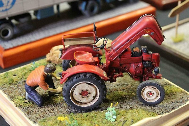Porsche vyráběl také traktory. Na snímku je Porsche Junior Diesel na zemědělském festivalu Mathaisemarkt v roce 2015.