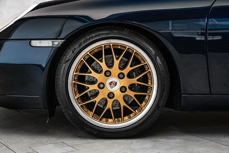 Porsche 911 911 Carrera 996 - fotka 2 z 19