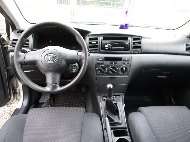 Toyota Corolla 1,4D-66KW-NOVÁ STK - fotka 7 z 12