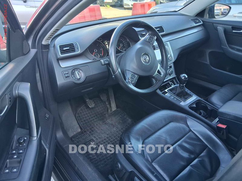 Volkswagen Passat (2014) 2.0 TDi, 2.maj, Panor, navi - fotka 3 z 3