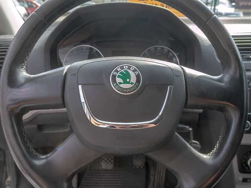 Škoda Octavia (2011) 1.2T 77KW – VÝBAVA - fotka 15 z 41