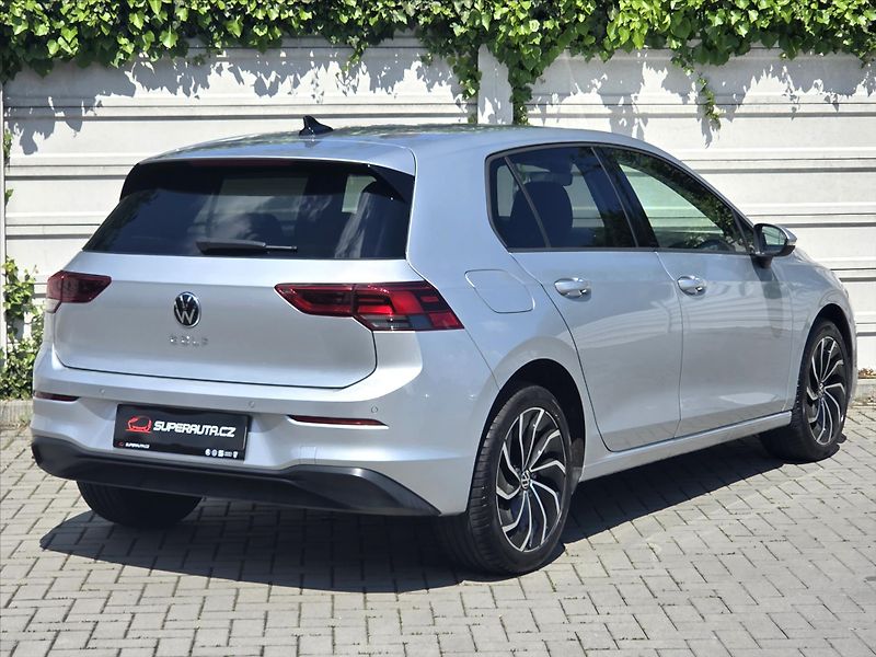 Volkswagen Golf 1,5 TSi 96kW Life ČR 1.maj Neh - fotka 6 z 22