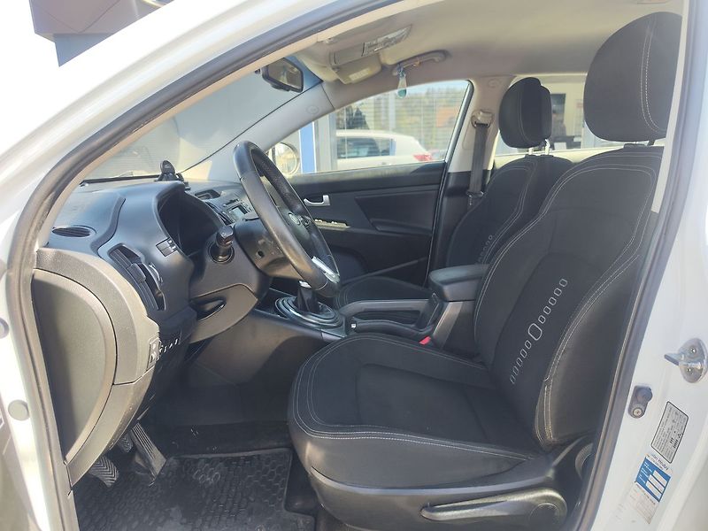 Kia Sportage 2.0 CRDi/100kW 4x4 ČR - fotka 14 z 28