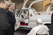Nový papamobil Mercedes třídy G pro papeže Františka