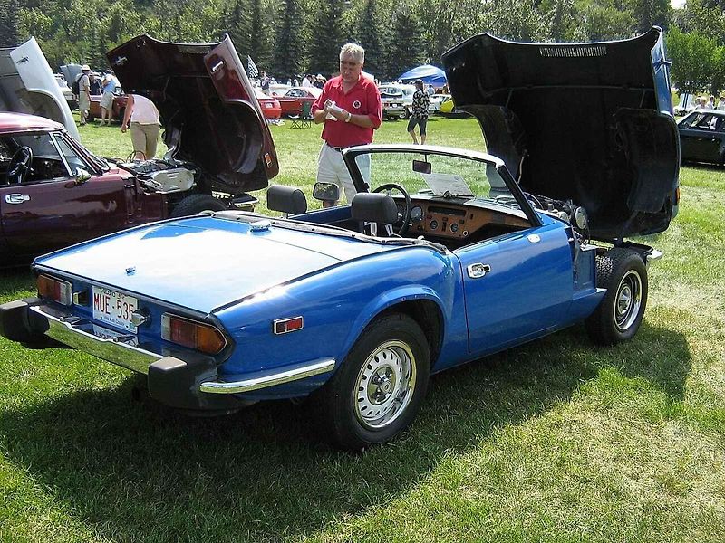 Britský roadster Triumph Spitfire dostal jméno podle legendární stíhačky Supermarine Spitfire z období II. světové války.