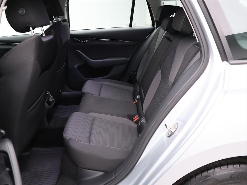 Škoda Octavia 2,0 TDI 85kW Ambition CZ DPH - fotka 13 z 25