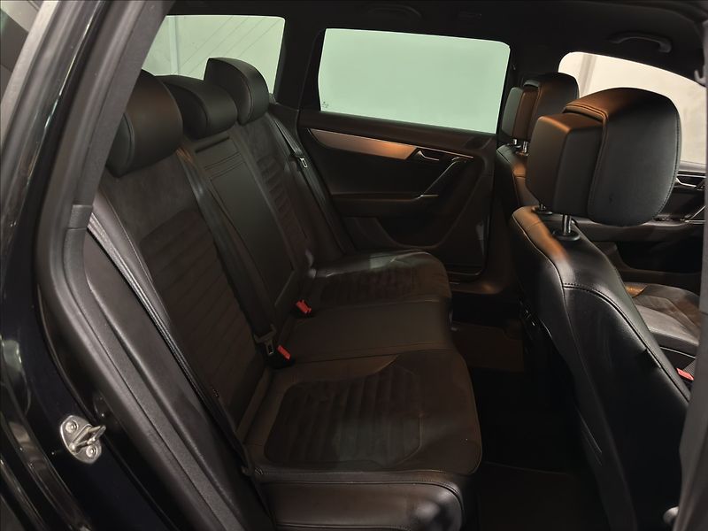 Volkswagen Passat 2,0   TDI DSG HIGHLINE BIXEN - fotka 27 z 42