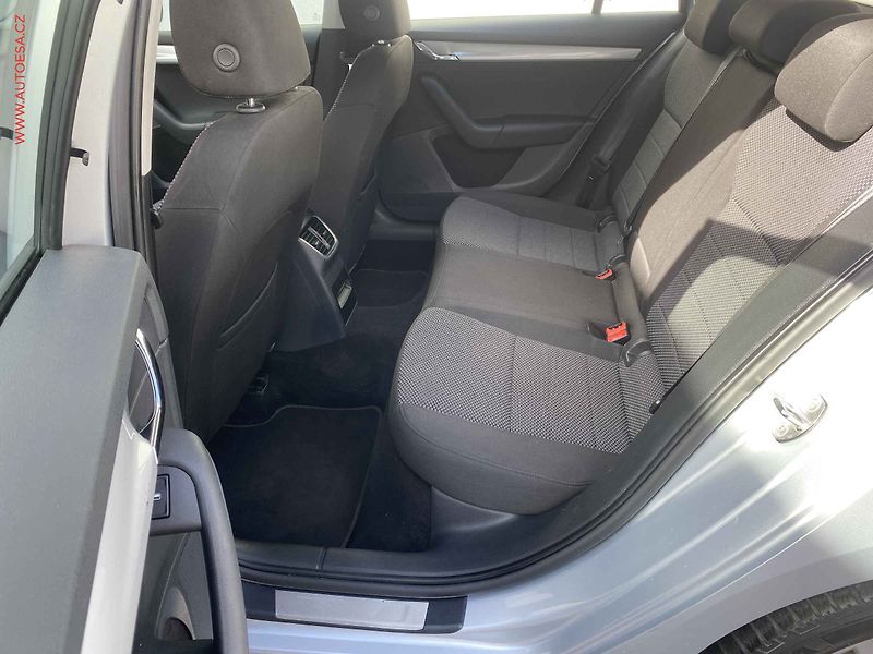 Škoda Octavia (2013) 2.0 TDi, DSG, webasto, xenon - fotka 10 z 19