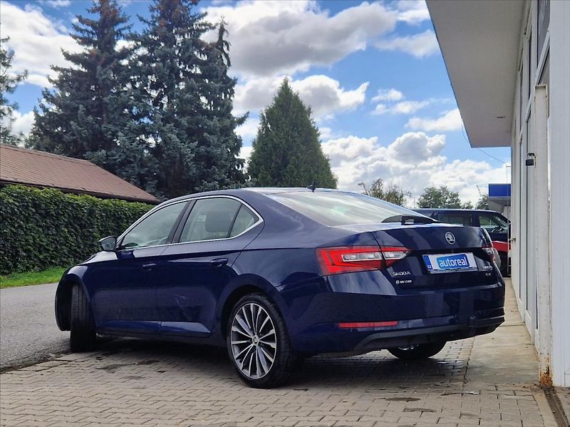 Škoda Superb 2,0 TDI 4x4 WEBASTO KAMERA TAŽ - fotka 3 z 41