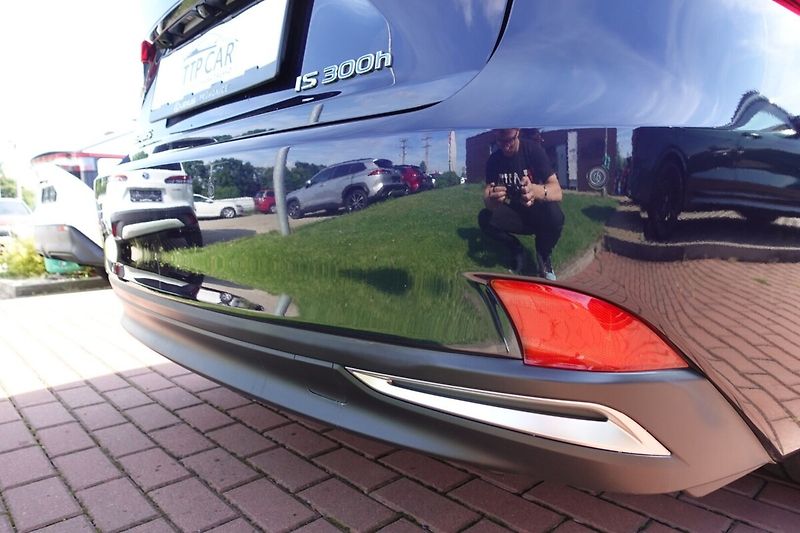 Lexus IS 300h Executive Navi - fotka 31 z 34