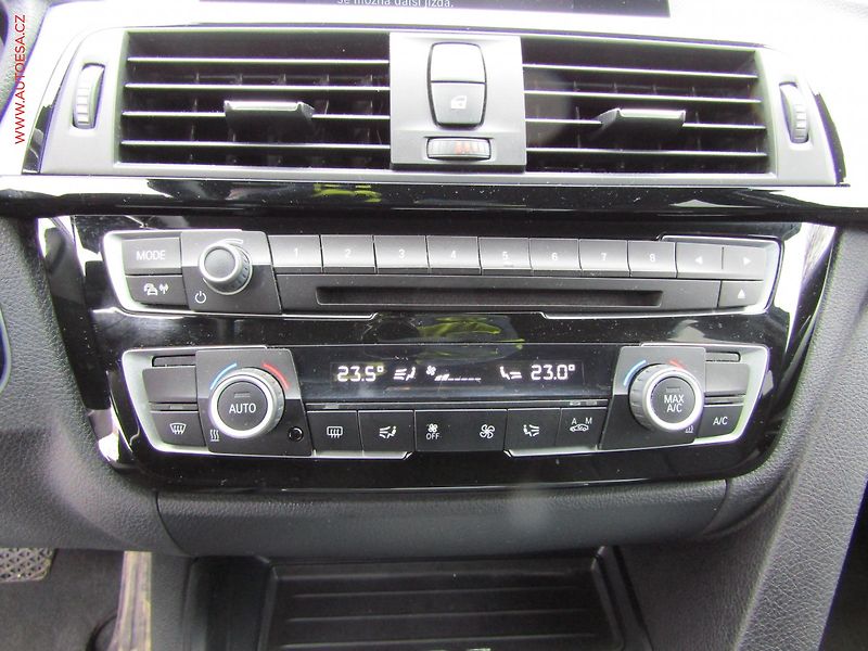 BMW Řada 3 (2016) 2.0d 318d, M Paket, AT - fotka 17 z 21