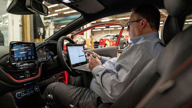 Ford představuje novou technologii, která zamezí krádežím aut s bezlíčkovým přístupem
