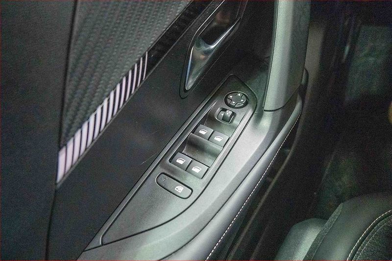 Peugeot 2008 (2025) 1.2 PureTech - fotka 15 z 18