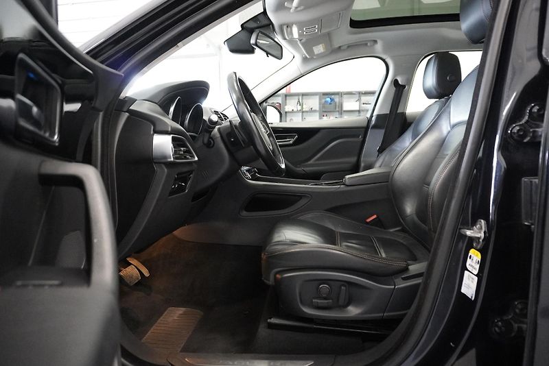 Jaguar F-Pace 3.0D 221 kW 4x4 AUTOMAT 8st. - fotka 13 z 36