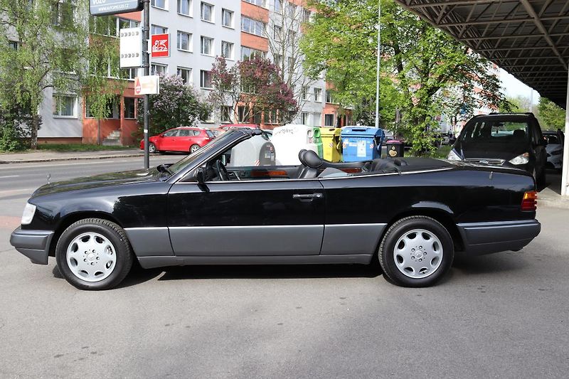 Mercedes-Benz 124 E320 CABRIO 162kW - fotka 45 z 50