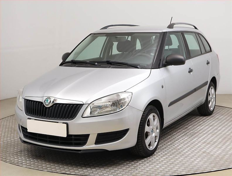 Škoda Fabia (2012) 1.4 16V - fotka 2 z 15