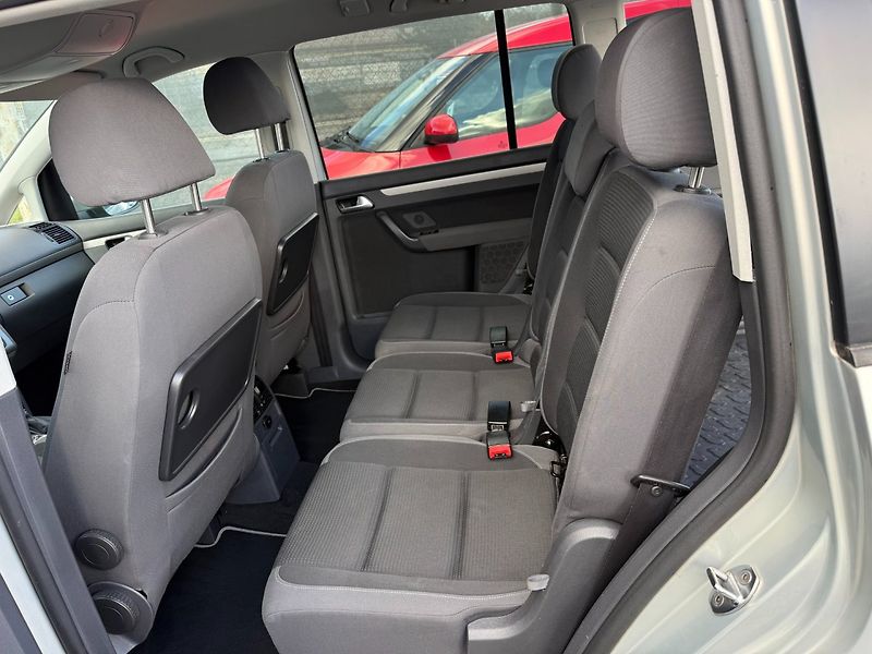Volkswagen Touran (2009) 1.9TDI 77kW *Tažné*ALU*Servis* - fotka 17 z 21