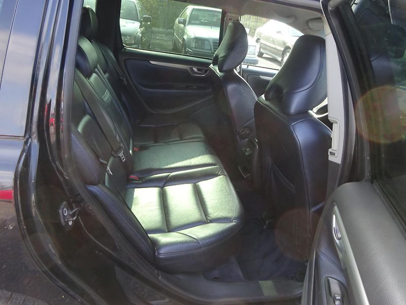Volvo V70 2.5T 220kW R AWD AUTOMAT - fotka 10 z 32