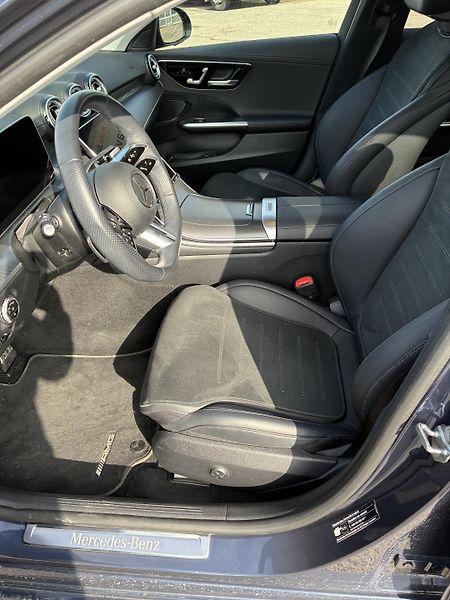 Mercedes-Benz Třídy C (2023) C 220d 4MATIC - fotka 11 z 13