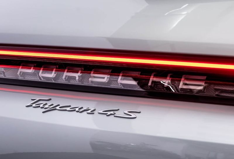 Porsche Taycan 4S Sport Turismo BOSE ACC Pano - fotka 8 z 23